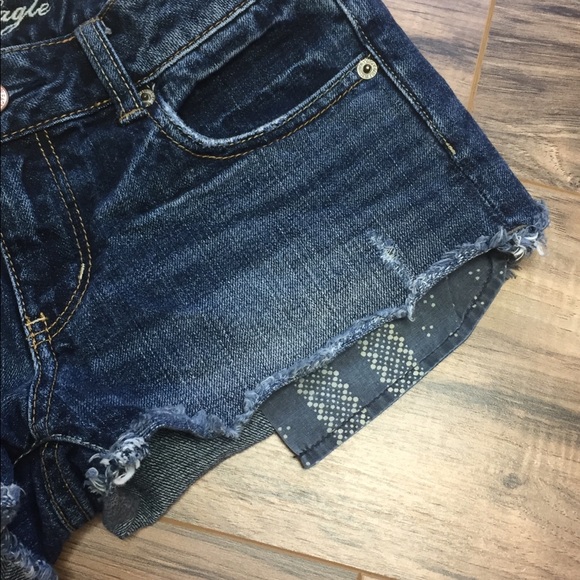 American Eagle Denim Short Shorts Distressed Size 4 EUC - Picture 6 of 7